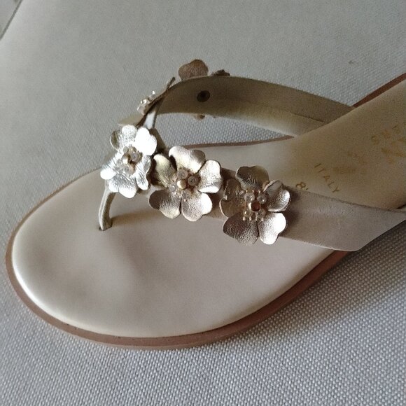Italian Floral Sandals - Cream with Silver-Gold flowers - Picture 5 of 9